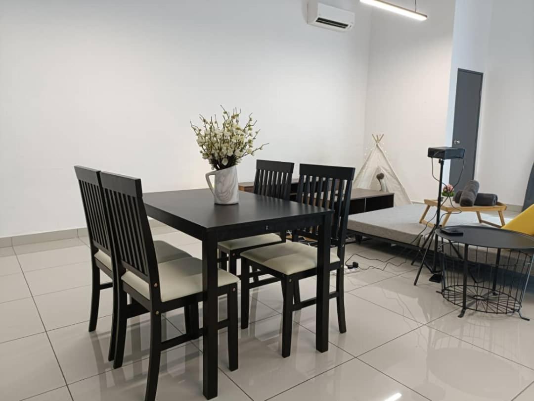 Apartment Austin 18, Friendly Sky By Antlerzone Johor Bahru