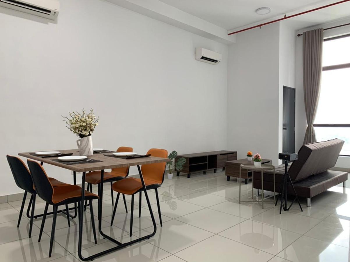 Austin 18, Friendly Sky By Antlerzone Johor Bahru