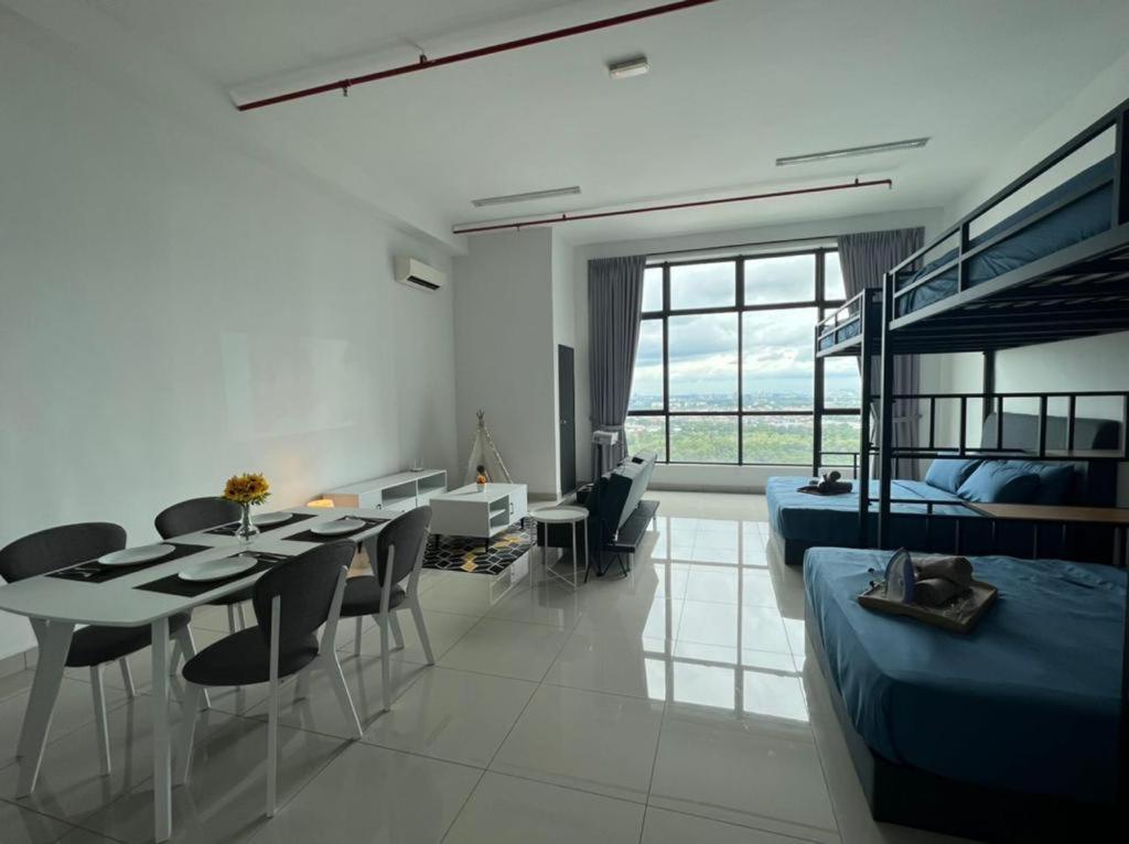 Austin 18, Friendly Sky By Antlerzone Apartemen *